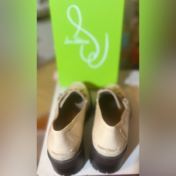 Sam Edelman Beige Patent Tailer Chain Lug with Gold Accent - Picture 3 of 5